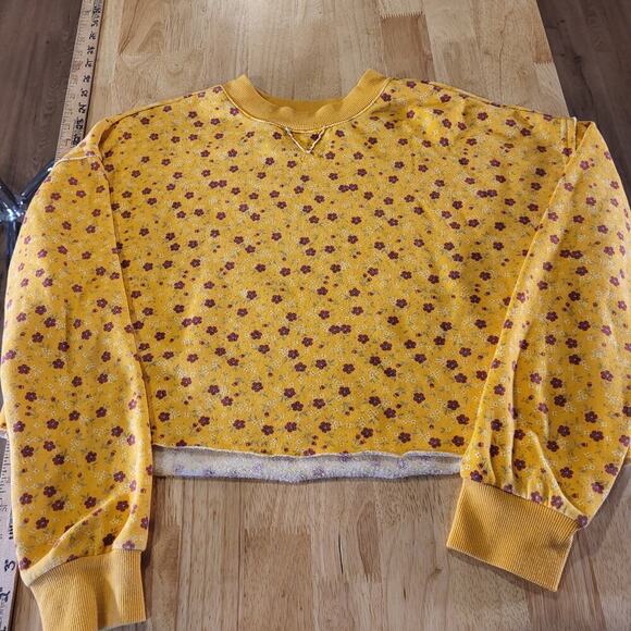 Colsie Yellow Cropped Fleece Floral Long Sleeve Sweatshirt Size Small - Picture 1 of 10